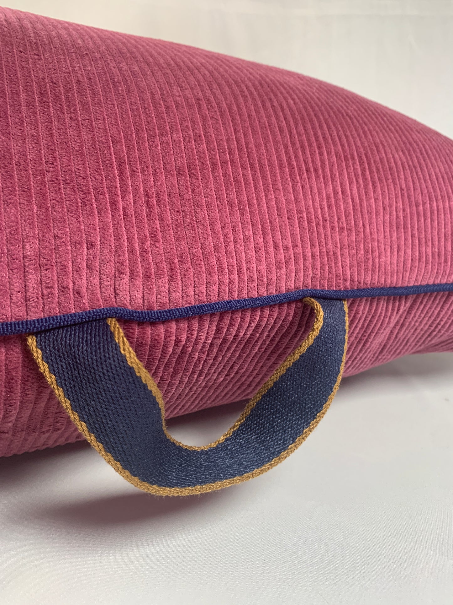 Bella Pillow Bed