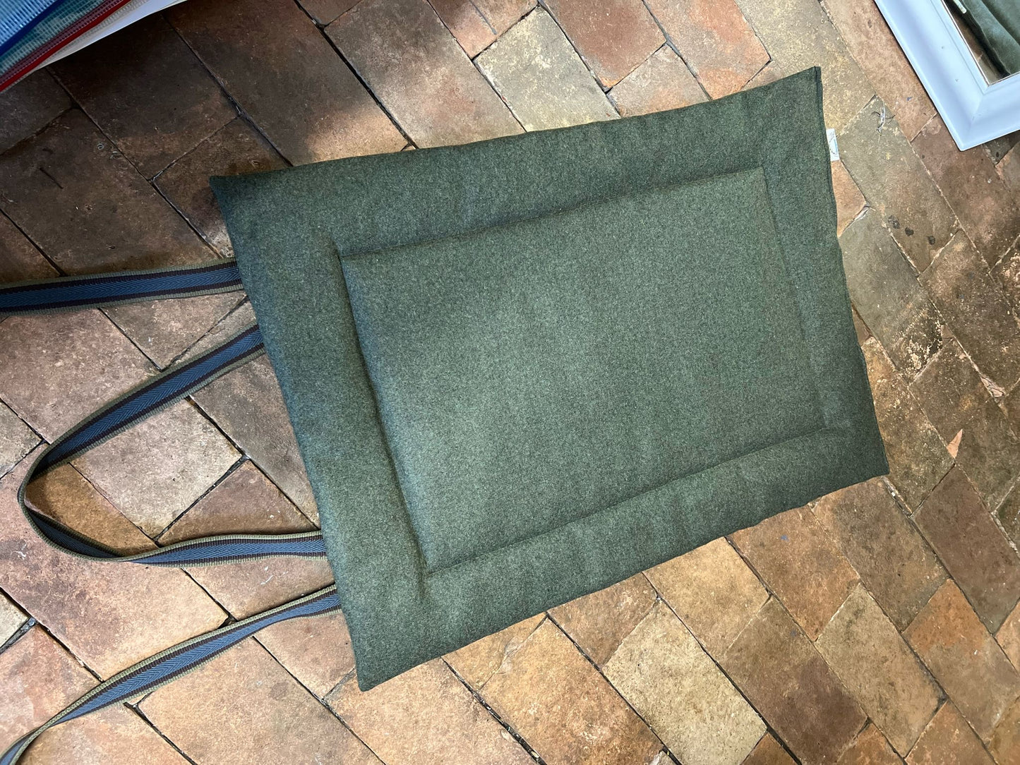 Handmade Settle/Travel Mat Olive Tweed